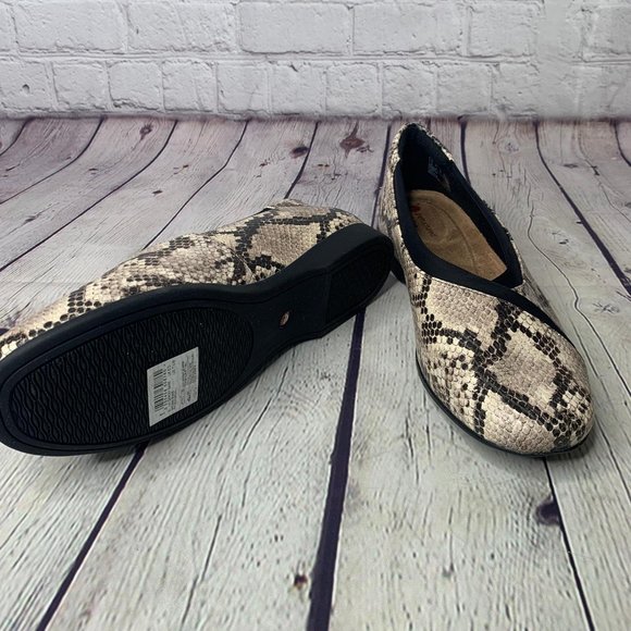 Clarks Un Darcey Ease Natural Snake - Picture 2 of 5